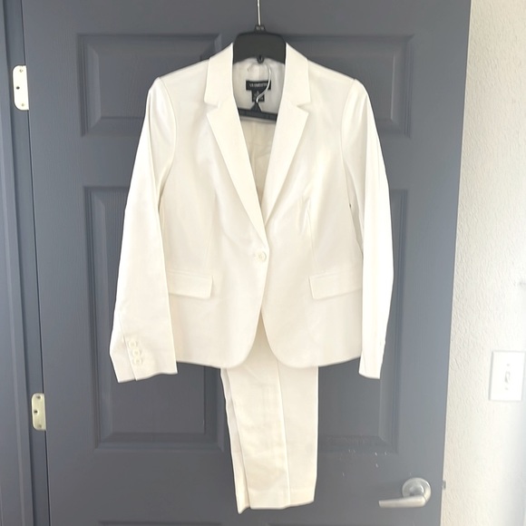 Liz Claiborne Jackets & Blazers - LIZ CLAIBORNE  1 BUTTON ESSENTIAL JACKET AND PANTS SUIT